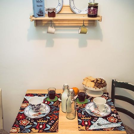 アトリ La Finestra Sul Cortile Bed & Breakfast エクステリア 写真