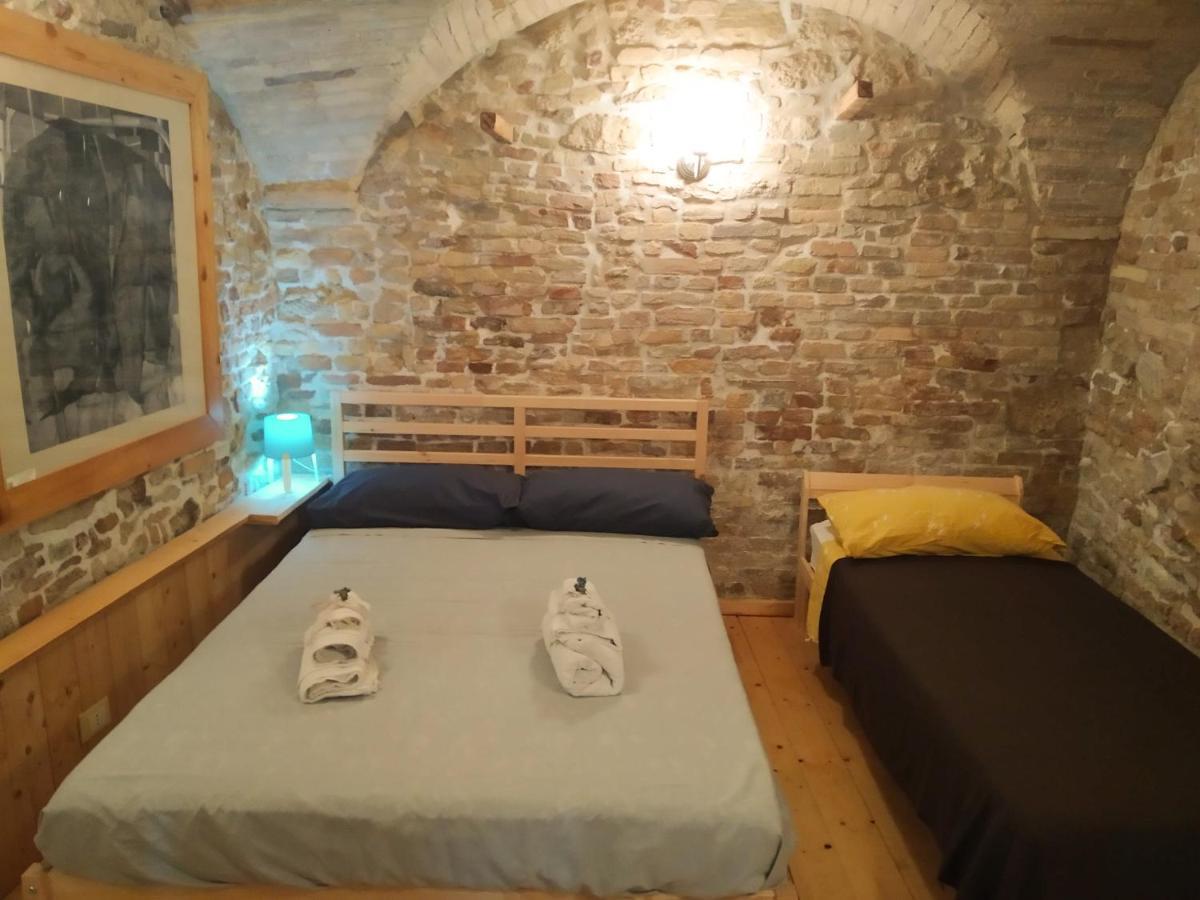 アトリ La Finestra Sul Cortile Bed & Breakfast エクステリア 写真