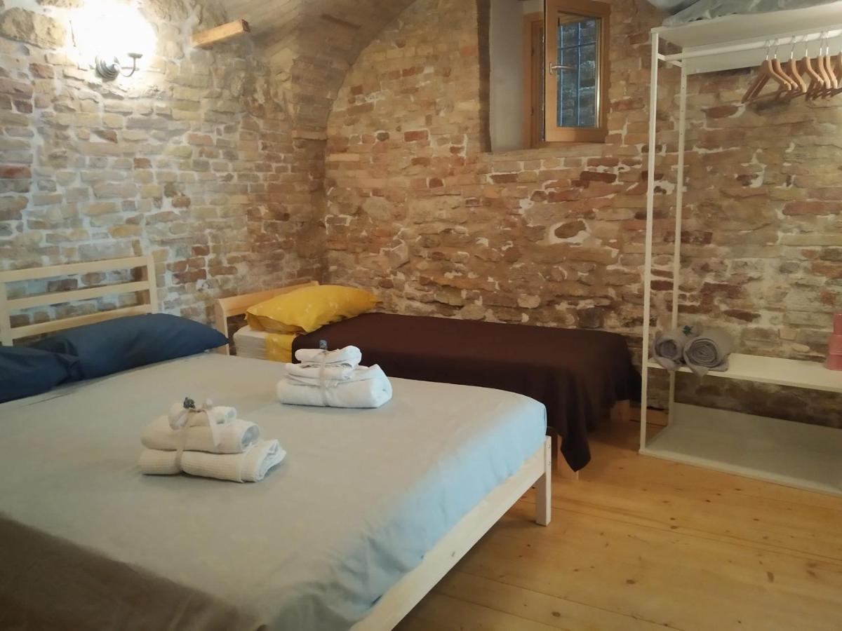 アトリ La Finestra Sul Cortile Bed & Breakfast エクステリア 写真