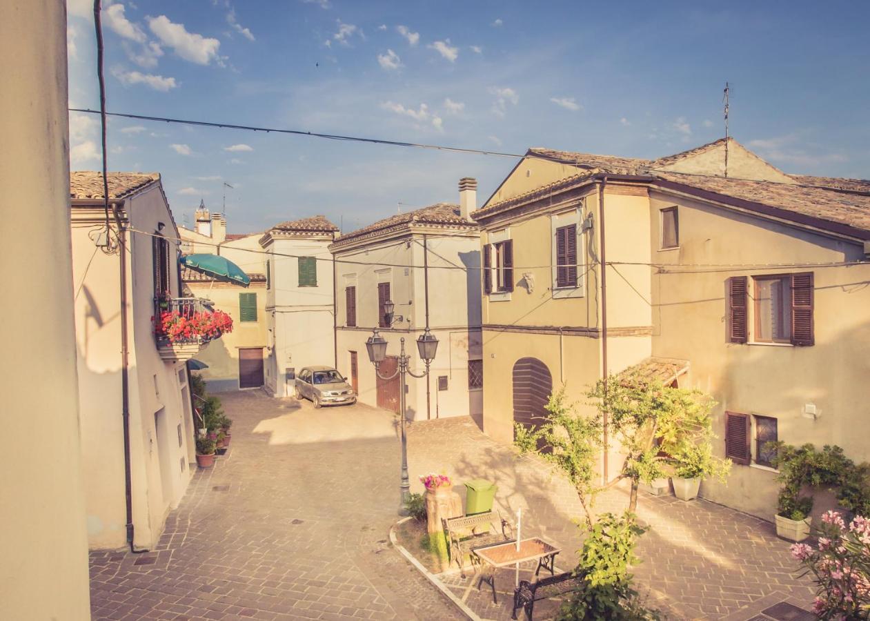 アトリ La Finestra Sul Cortile Bed & Breakfast エクステリア 写真