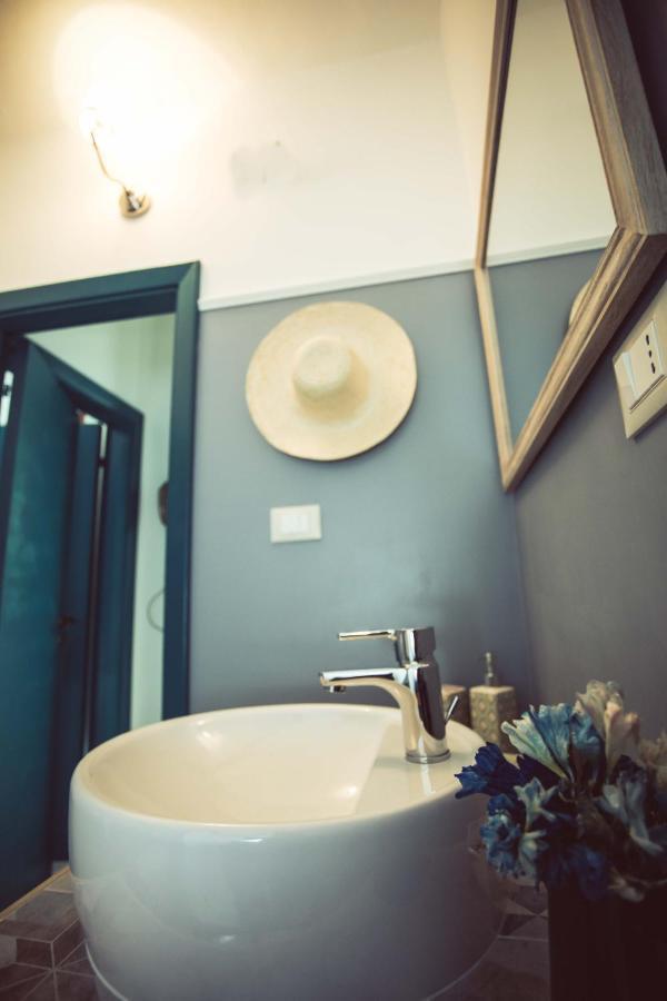 アトリ La Finestra Sul Cortile Bed & Breakfast エクステリア 写真