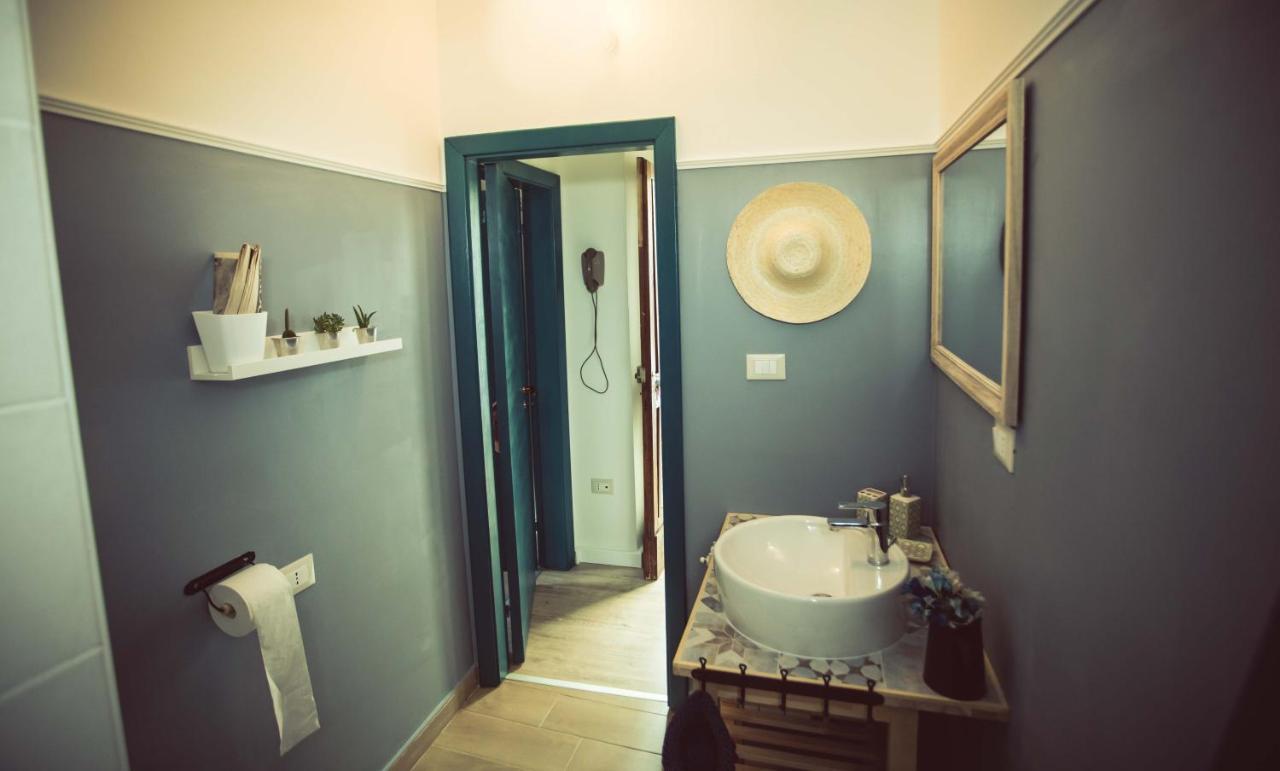 アトリ La Finestra Sul Cortile Bed & Breakfast エクステリア 写真
