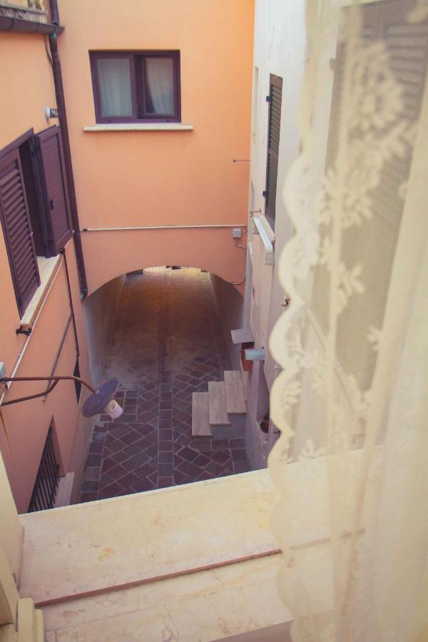 アトリ La Finestra Sul Cortile Bed & Breakfast エクステリア 写真